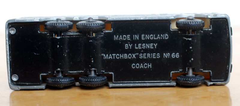   Regular Wheels - Greyhound Coach image 3