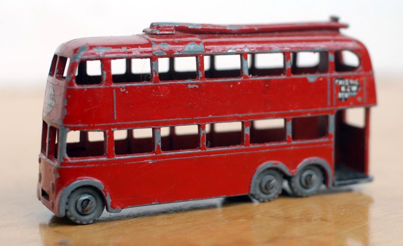Matchbox   - London Trolleybus - Scale 1:137 image 1