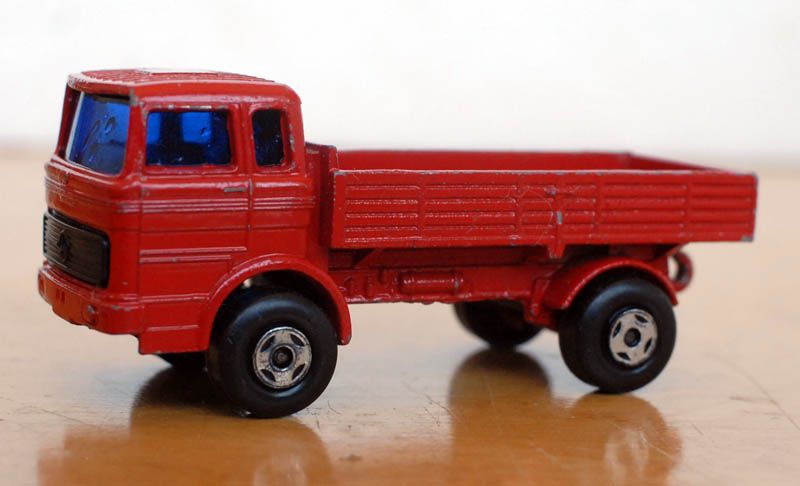 Matchbox   - Mercedes Benz Truck - Scale 1:87 image 1